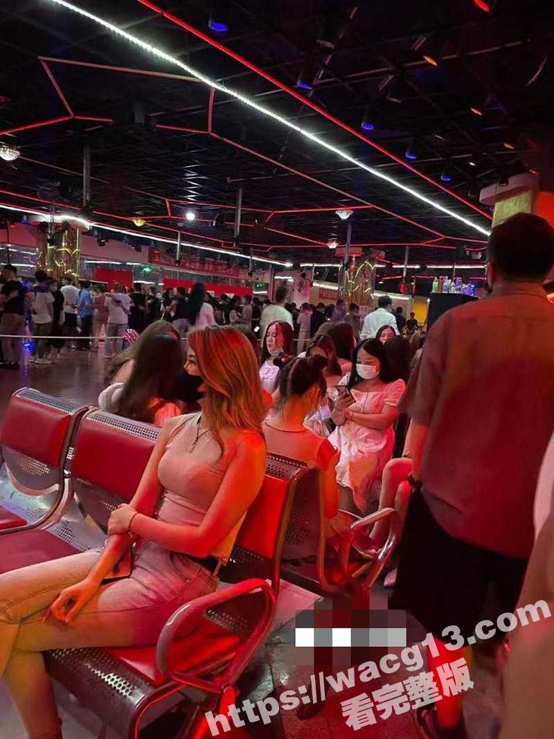 揭秘莎莎舞厅淫乱现场 玩的是真刺激啊 各路骚鸡齐上阵 边跳边摸玩的是真好啊 - 51吃瓜网-51吃瓜网