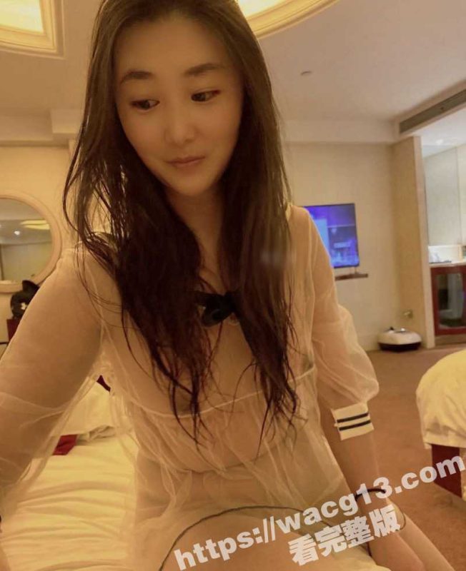 平日里清纯颜值女神背地也是个反差母狗 一到酒店就化身小淫娃被男友操得淫叫连连！-51吃瓜网