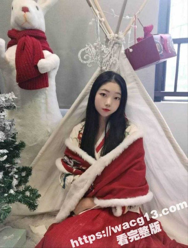 福建眼镜反差婊幼师饥渴求操 大胆的露脸自拍白嫩的身体和旺盛的逼毛形成鲜明对比!-51吃瓜网