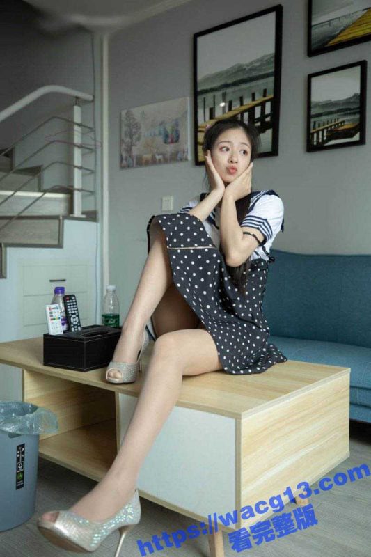 女神级模特 小馨 最新大尺度诱惑私拍 无内透明肉丝里的大长腿勾人心神 完美比例的身材极限挑逗！-51吃瓜网