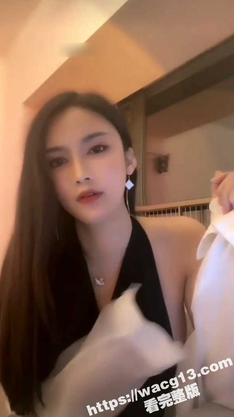 抖音高颜值女神芯宝 极品身材大奶女神 土豪福利1对1直播露点 这大奶实在太诱人了 - 51吃瓜网-51吃瓜网