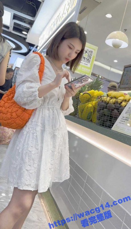 大神商场偷拍抄底 两位高颜值美女惨遭毒手 清纯性感的两位美女下面竟然穿透明丁字裤 令人瞠目结舌！-51吃瓜网