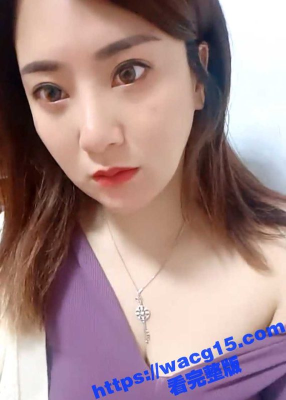 国际航班空姐泄密！近距离特写镜头深喉诱惑！极品大胸美女淫荡自慰起来骚得不行！强烈推荐！！-51吃瓜网