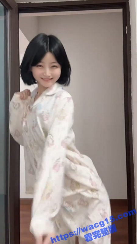 最近抖音上超火的 凤舞九天 变装系列合集 妹子们争相模仿的开关灯变装！反差的不得了！-51吃瓜网