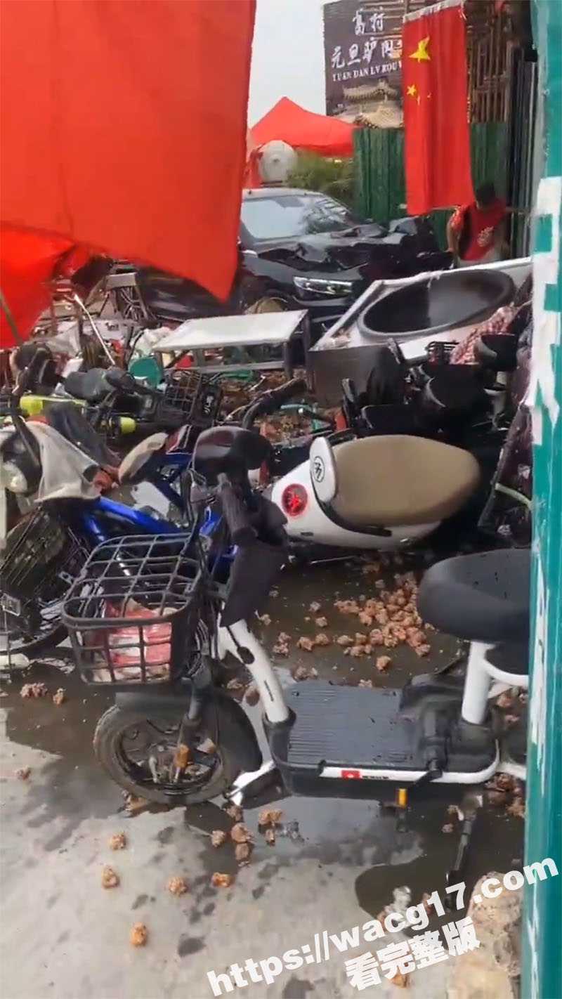 河南省焦作市沁阳市葛村 轿车撞翻驴肉丸店油锅 导致多人受伤 肇事司机已被控制 - 51吃瓜网-51吃瓜网