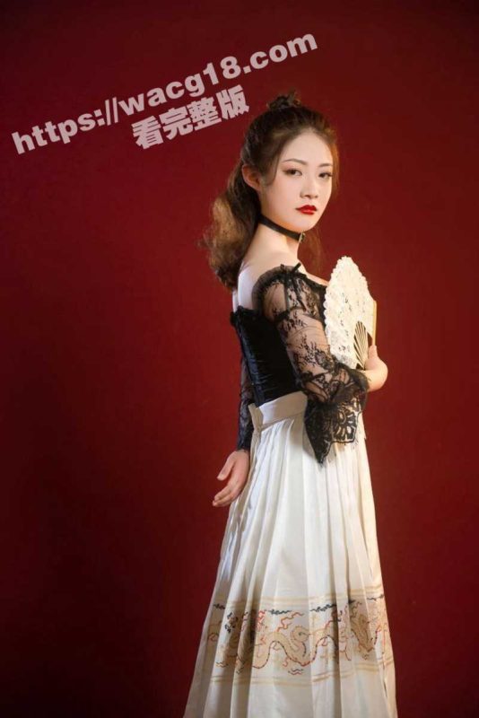 福建漳州已婚人妻周雅闻 不雅自拍流出!反差巨乳少妇 隔着丝袜自慰震穴 阴唇肥美至极!-51吃瓜网