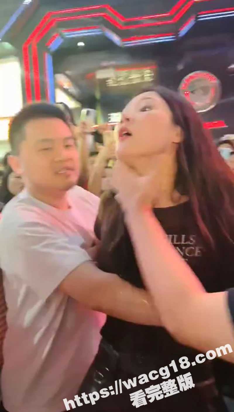 长沙解放西路疑似伪娘耍酒疯现场10分33秒视频流出！ 感情受挫的把子姐喝牛栏山当街发酒疯 对着路人一顿暴打！ - 51吃瓜网-51吃瓜网