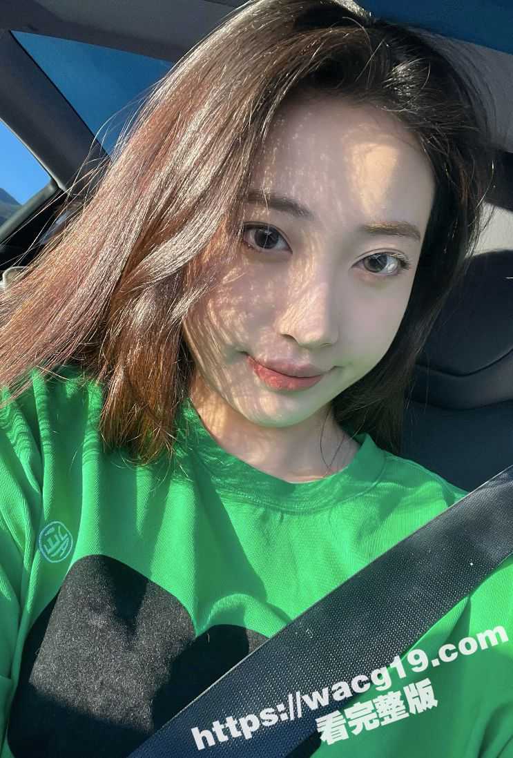 性感尤物学姐禁欲两个月 我刚回公寓就扑上来 后入狂顶蜜臀 小穴紧得让我遭不住 直接射爆在她脸上! - 51吃瓜网-51吃瓜网