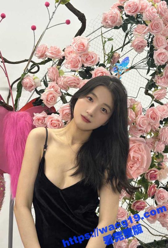 悉尼科技大学留学生 佘馨仪 大尺度啪啪自拍视频曝光 巨乳长腿白丝袜 外国男友弯香蕉肉棒疯狂后入直捣G点！-51吃瓜网