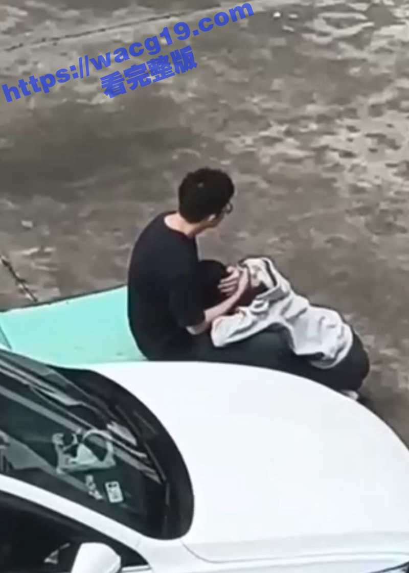 情侣小区公共停车场野战视频曝光 篮球架下偷吃禁果 真实场景令人血脉贲张 - 51吃瓜网-51吃瓜网