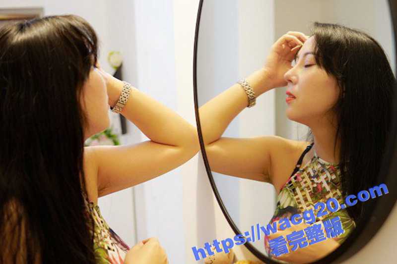 两位美女模特私拍现场 上演女同热吻互舔亲热 摄影师被推倒在床被迫双飞 双女轮流骑乘抽插 - 51吃瓜网-51吃瓜网