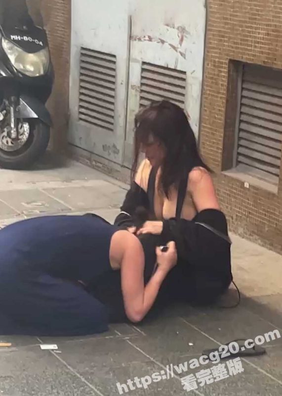 战斗辣妹半真空秀身材 个性小姐姐们互殴 巨乳几乎完全裸露 香艳场景令人目眩神迷-51吃瓜网