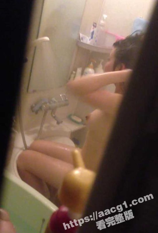 爬窗偷窥白嫩女学生洗澡 大奶晃动诱惑撩人 茂密阴毛显露性欲强烈！-51吃瓜网