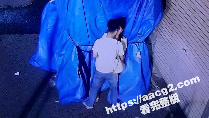 深夜小区惊现情侣野战 在监控底下明目张胆上演春宫戏  大家都是成年人就不能去开个房吗-51吃瓜网