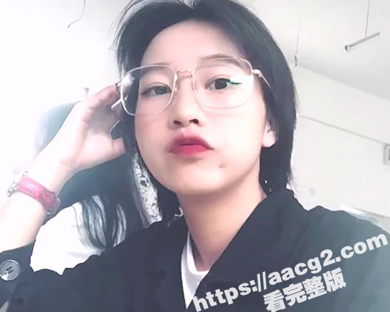 湖南襄阳高三学生妹 18岁极品嫩妹乱伦小舅 做爱途中男友来电话 全程淫荡对话 对白超刺激-51吃瓜网