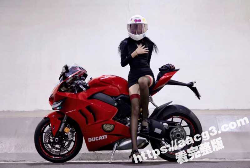 黑丝美女借男子杜卡迪摩托拍摄 车子震动时瞬间高潮白带涌出 车座上留下羞耻证据 小骚货太敏感了吧 - 51吃瓜网-51吃瓜网