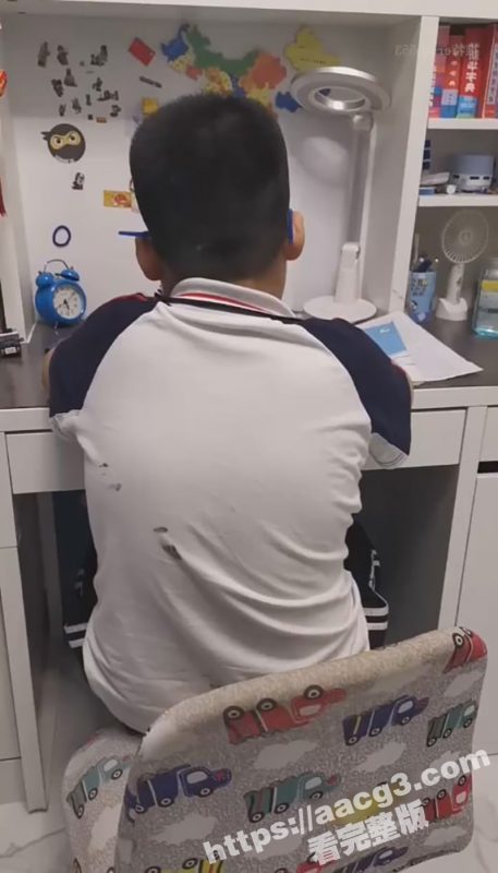 推特反差丰满骚妈 桃仙小妖精 趁儿子写作业 在背后偷偷自慰 淫话连篇劲爆刺激-51吃瓜网