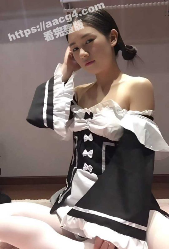 反差福利姬神似章子怡 身穿女仆装白丝道具自插 一边抚摸一边呻吟高潮不断！-51吃瓜网