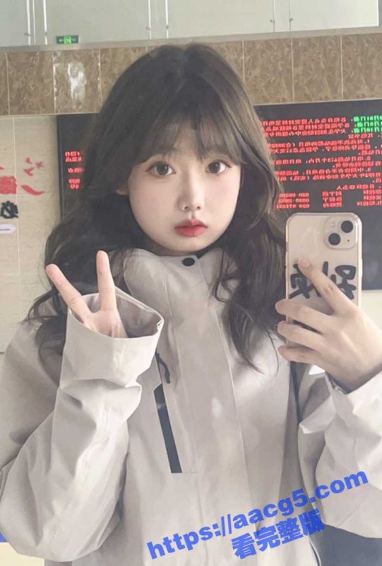 江西科技师范大学清纯女神 戴巧玉 黑丝美腿被男友扛起无套疯狂抽插最后颜射-51吃瓜网