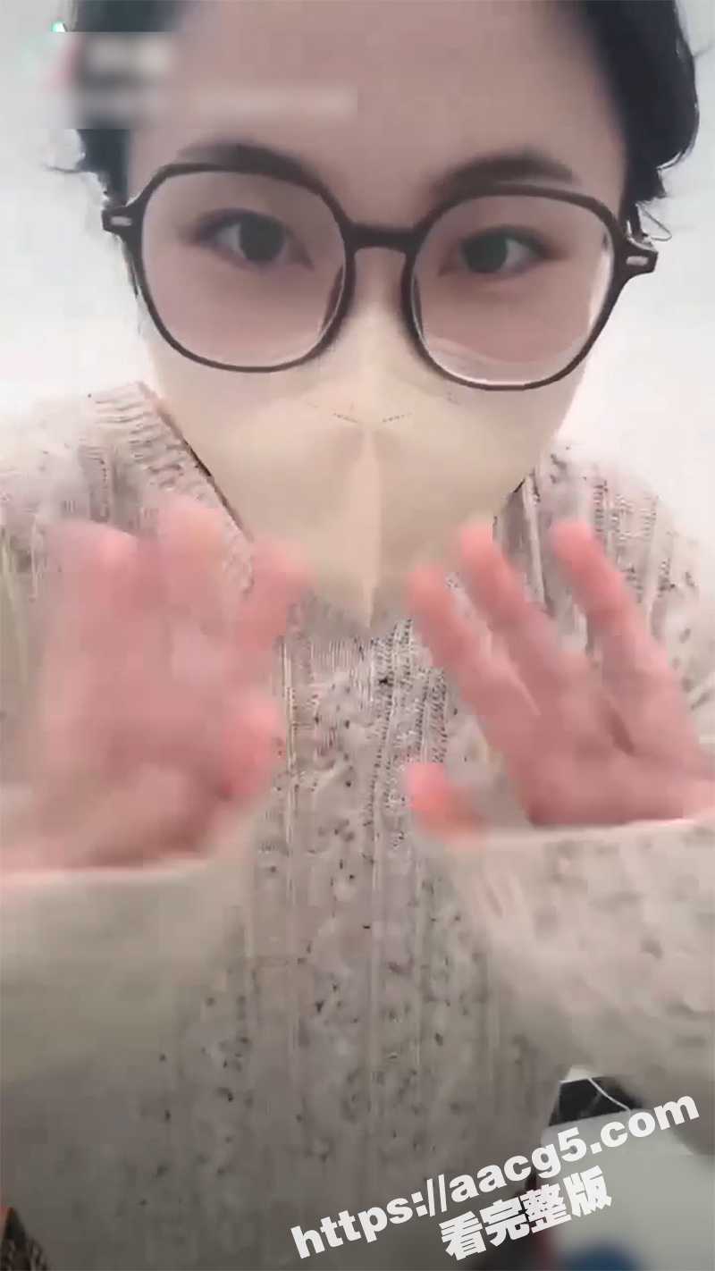 抖音网红眼镜妹 在家展示动感单车插穴 又能运动又能爽 真是两全其美 这白浆流了好多啊 - 51吃瓜网-51吃瓜网