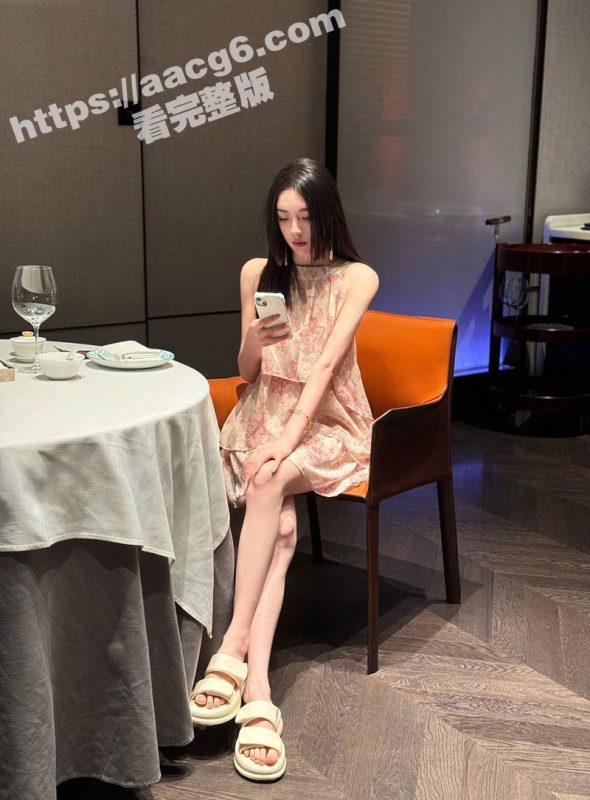 禽兽不如系列 姐弟乱伦 姐姐出轨被小弟抓个正着 威胁剃光逼毛上酒店调教后 沦落为弟奴母狗-51吃瓜网