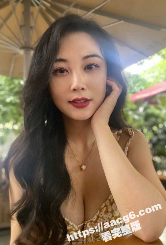 极品身材女同事 假装跟男友吵架出来与我约炮 主动骑乘摇摆后入抽插 干得她呻吟不断-51吃瓜网