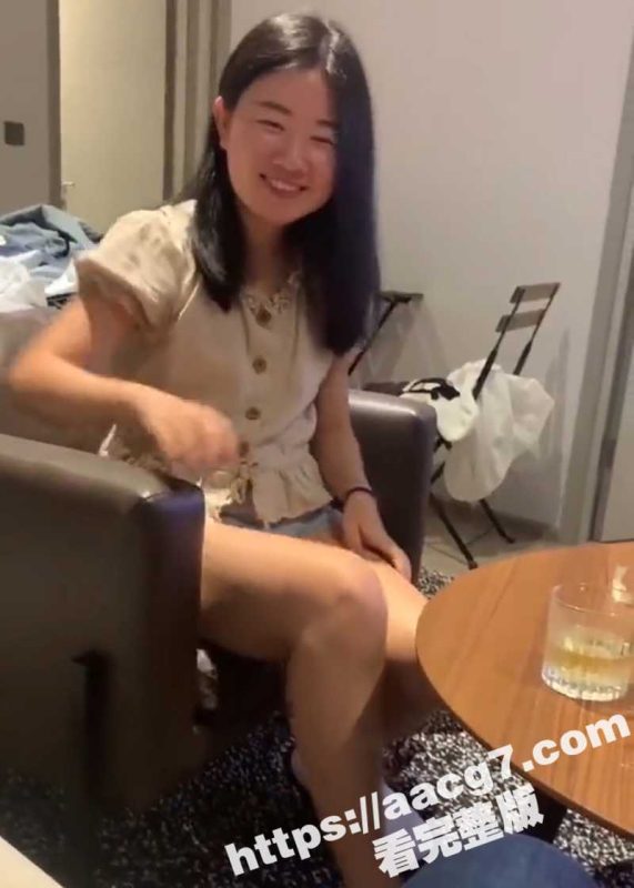 广州变态夫妻 绿帽老公亲手献妻给老外玩弄 完整记录首次偷情全过程 绿帽视角拍摄老婆夹着精液的骚态-51吃瓜网