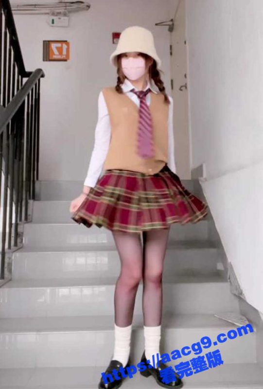 极品JK骚鸡学生妹楼道露出 真空无内黑丝开档 饱满鲍鱼粉嫩露出 简直让人顶不住！-51吃瓜网