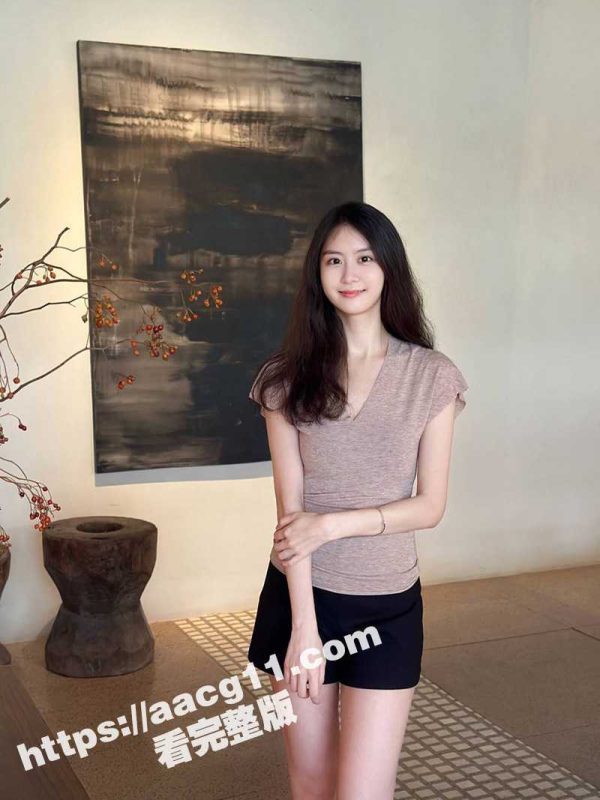 抄底极品包臀裙美少女  居然不穿内裤出门  茂密的黑森林里的肥鲍若隐若现-51吃瓜网