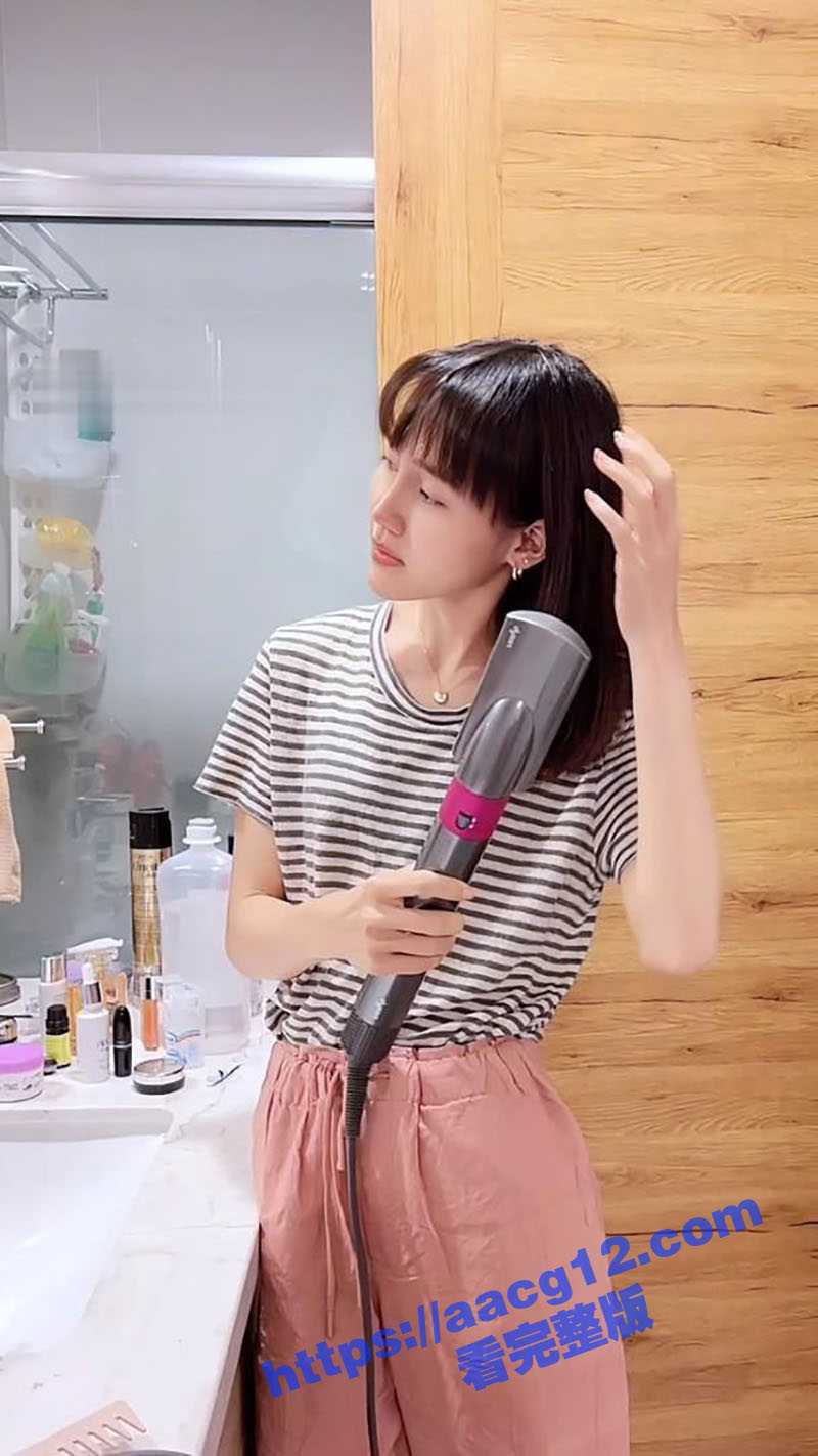 22岁苗条平胸少女被调教成专用榨精工具 发骚母狗被摁头口爆吞精 十个平胸九个骚是真的 - 51吃瓜网-51吃瓜网