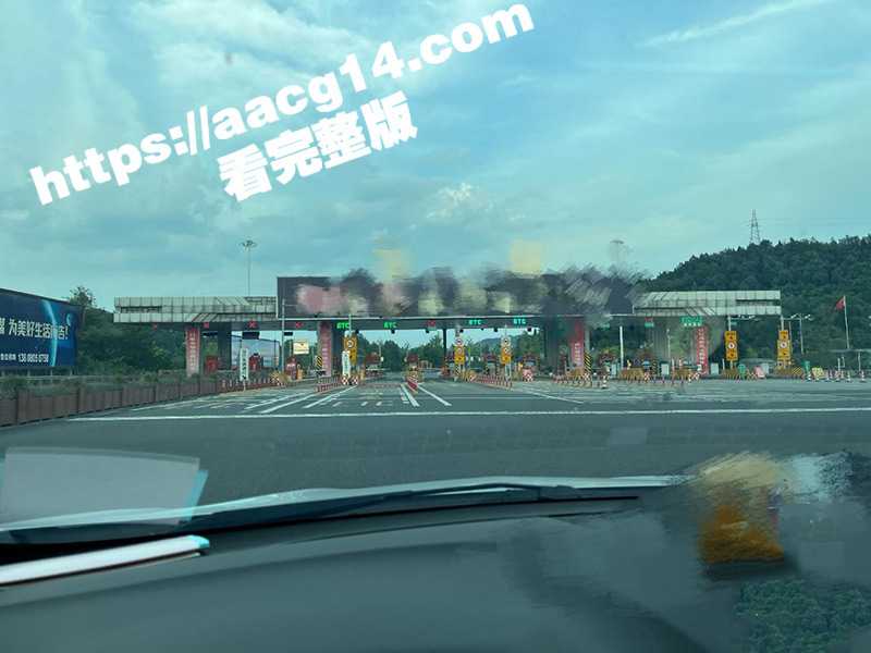 海角英勇小钢炮与大嫂的乱伦史 大嫂正在享受大鸡巴不停的抽插 大哥却突然打来电话叫大嫂下楼 - 51吃瓜网-51吃瓜网