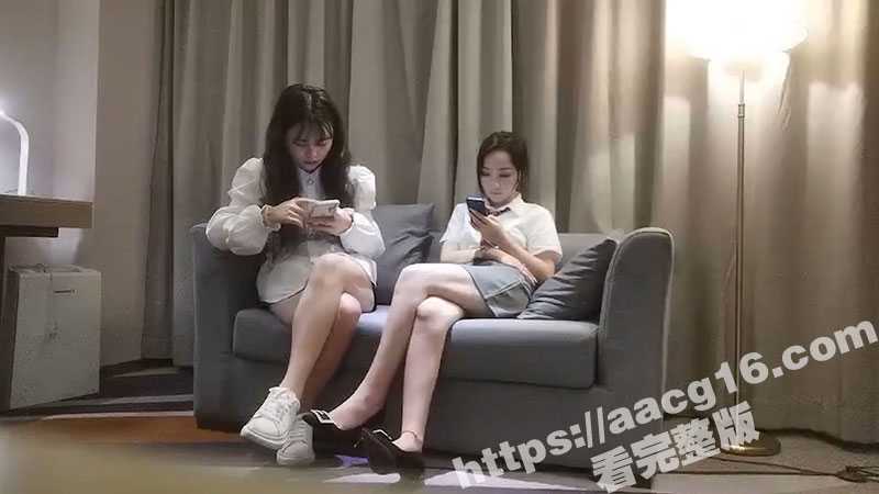 探花大神直播双飞嫩妹 鸡巴硬不起来 吃药刚准备发力 被女主朋友发现打电话说被偷拍不给操了！ - 51吃瓜网-51吃瓜网