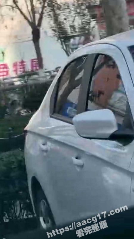山东褚城 王茜 在大街超市门口车震 身份信息与抖音账号被网友曝光 36秒激情车震视频流出-51吃瓜网