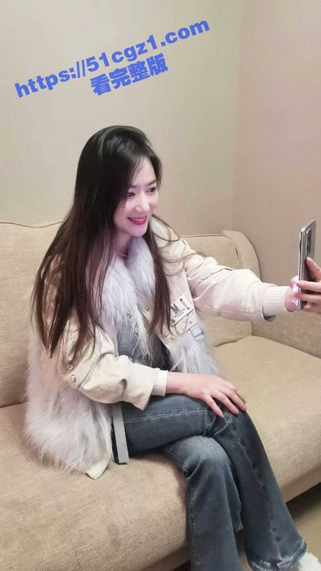 少妇谎称咨询健身实则勾搭健身教练 饥渴少妇沦陷在肌肉男胯下承欢 假健身的骚母狗真是欠操-51吃瓜网