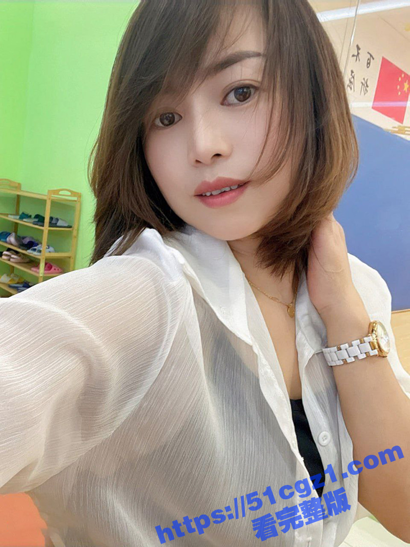 已婚肥臀骚熟女 为了追求刺激 被绿帽老公带出来3P 左右开弓激情吃屌 全程记录淫荡至极 - 51吃瓜网-51吃瓜网