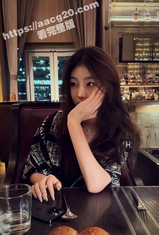 上海大二舞蹈生 刘静雯 私下风骚至极 在家大胆露逼勾引男同学 逛商场时被拉进男厕所按在地上爆操-51吃瓜网