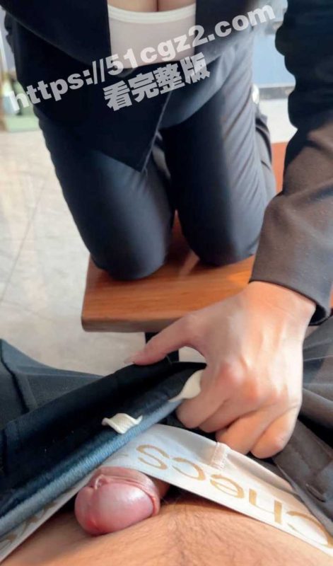 海角社区最火爆偷情现场 发小老婆边接电话边给口交 当面被绿狂野交合的感觉超级刺激-51吃瓜网