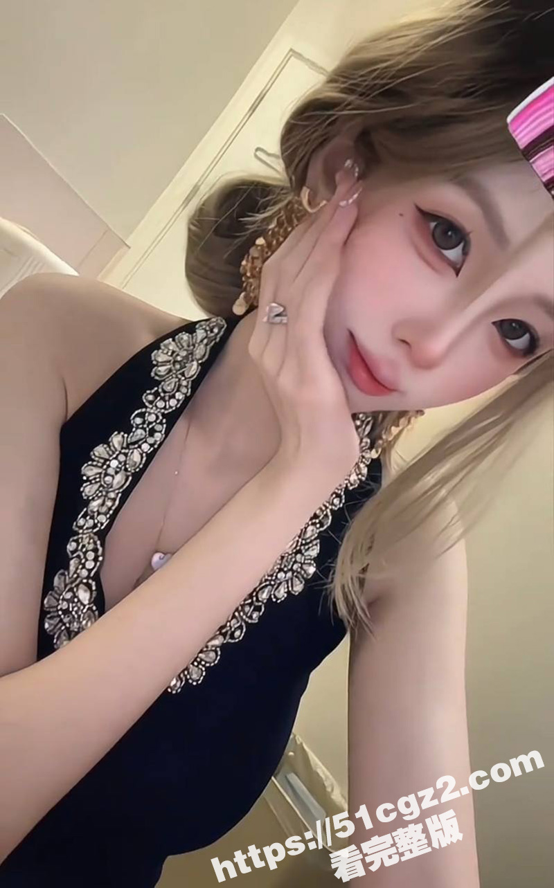 上海长腿嫩妹晶晶 身材高挑纤细 表面高冷女神 背后骚得一批 被金主包养爆操 做爱视频流出 - 51吃瓜网-51吃瓜网