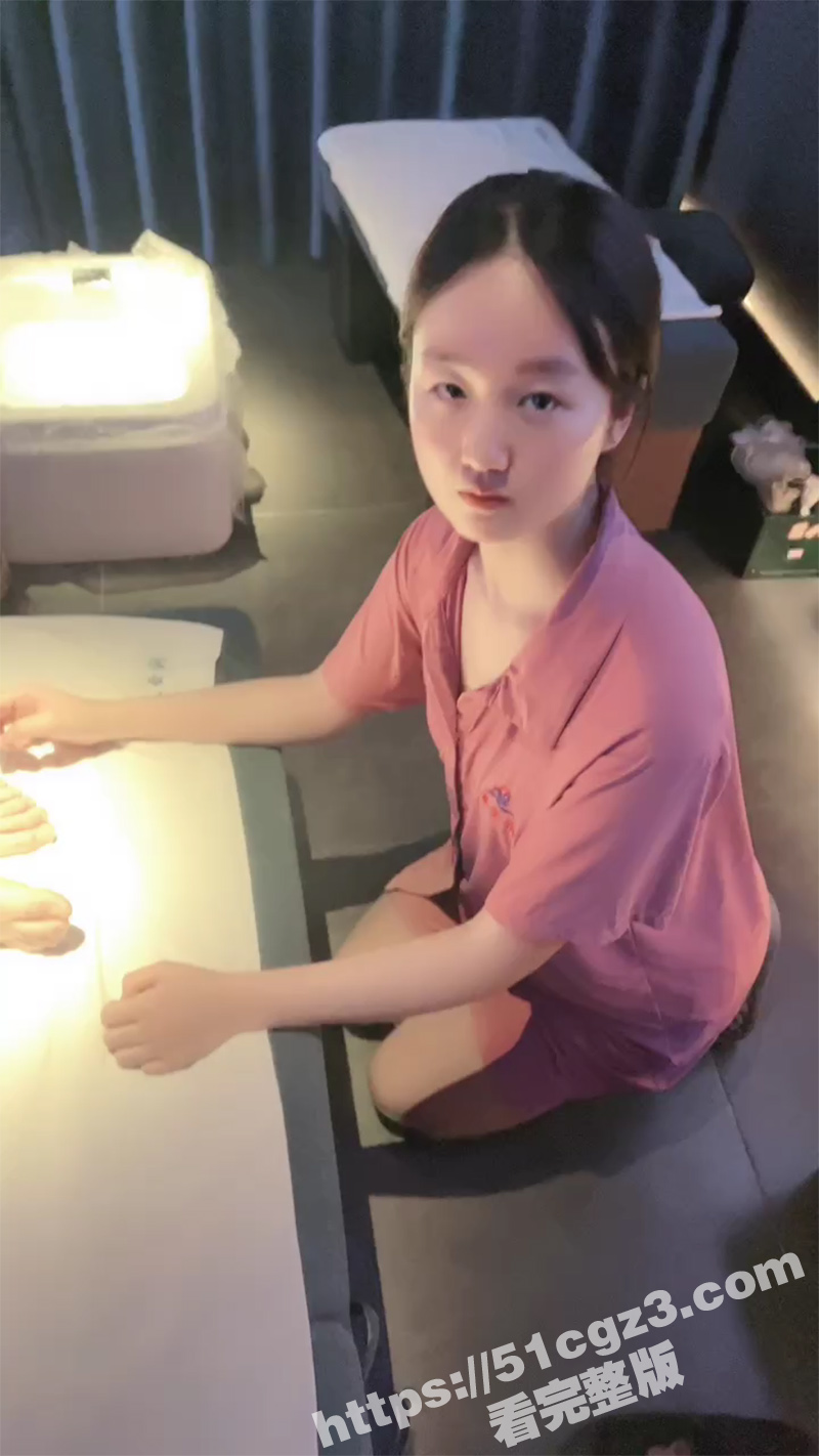 女S主带着可爱小M 去会所找技师 让自己的母狗 给技师舔脚喝尿 还给技师加钟 真是太会玩了 - 51吃瓜网-51吃瓜网