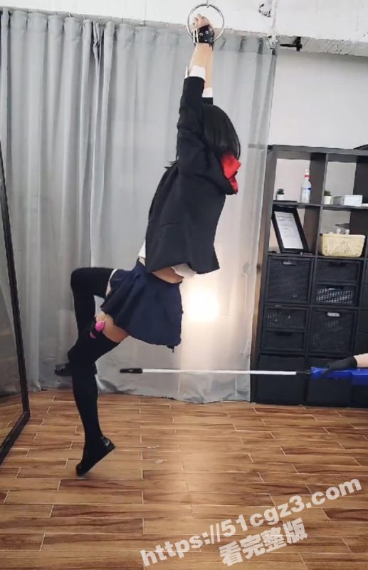 娇瘦萝莉被灌肠后 又遭束缚电击调教 失禁狂喷牛奶一地 画面惨烈堪比缅北酷刑-51吃瓜网