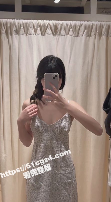 极品碎花连衣裙美少女 被男友压在床上爆操 高潮迭起淫语不断！-51吃瓜网