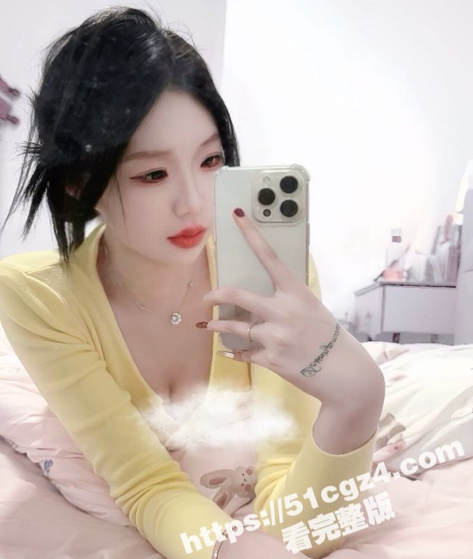 街头寻找刺激户外露出 雇佣摄影师装作路人偷拍 无内裙底风光无限小穴粉嫩 拍摄完回到宾馆大战三百回合-51吃瓜网