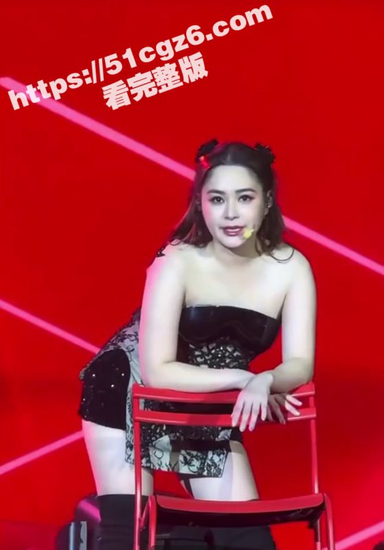 阿娇现身巡演现场 绯闻风波后首次亮相 被质疑身材发福 演出全靠划水 和早期艳照对比差距明显-51吃瓜网