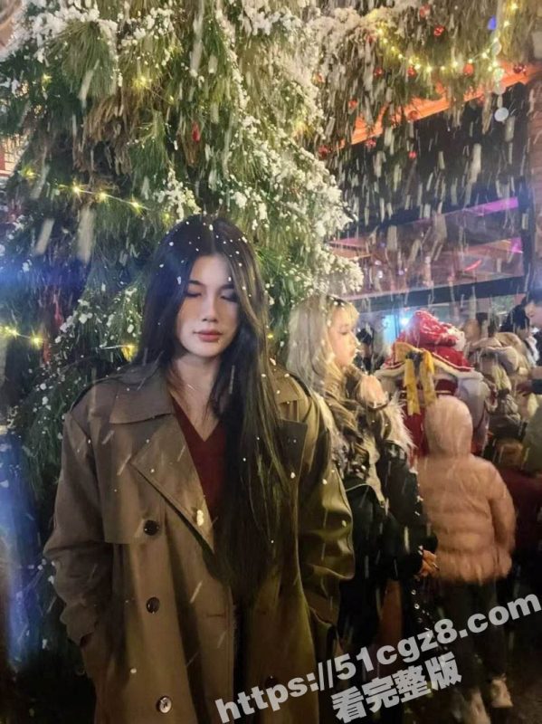 厦门反差婊 刘欣语 专门在酒吧勾搭男人 穿着黑丝用脚蹭炮友鸡巴 胸不是很大但是绝对骚-51吃瓜网