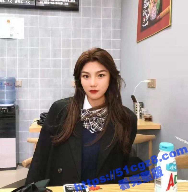 广东潮州研究生学姐 苗偲钰 团建旅游途中被拿下 超喜欢深喉舔屌 看到鸡巴就爱不释手 被后入的表情非常带劲！-51吃瓜网