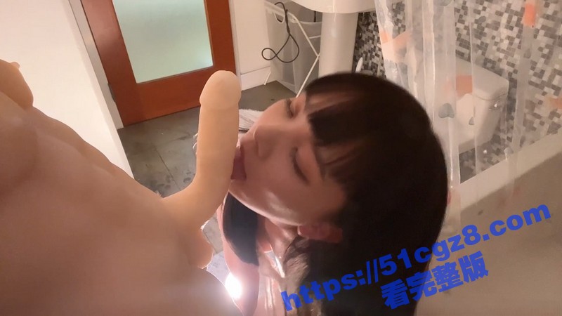 高颜值极品反差婊 在镜头前大秀其身姿 各种姿势自慰啪啪 无毛白虎嫩穴被水晶棒插的淫水四溢-51吃瓜网