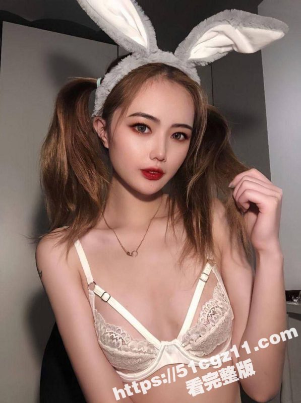 燕山大学女神孙利娜 顶级颜值美腿蜜臀 竟与男友激情3P 被单男打桩后入 真是天生炮架子啊-51吃瓜网