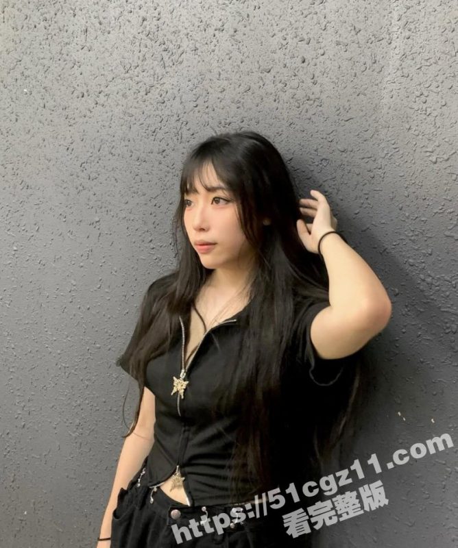 坐拥1.7万粉丝的极品小网红 李奶妍 自拍给前男友裸照视频泄露 雪白双乳弹性十足！-51吃瓜网