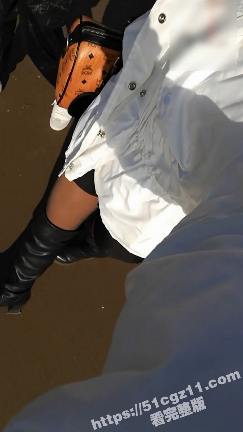 沿海某学院学生妹和男友海滩激情野战 脱掉内裤翘美臀被无套后入爆操 国语对白 跪舔口爆 - 51吃瓜网-51吃瓜网