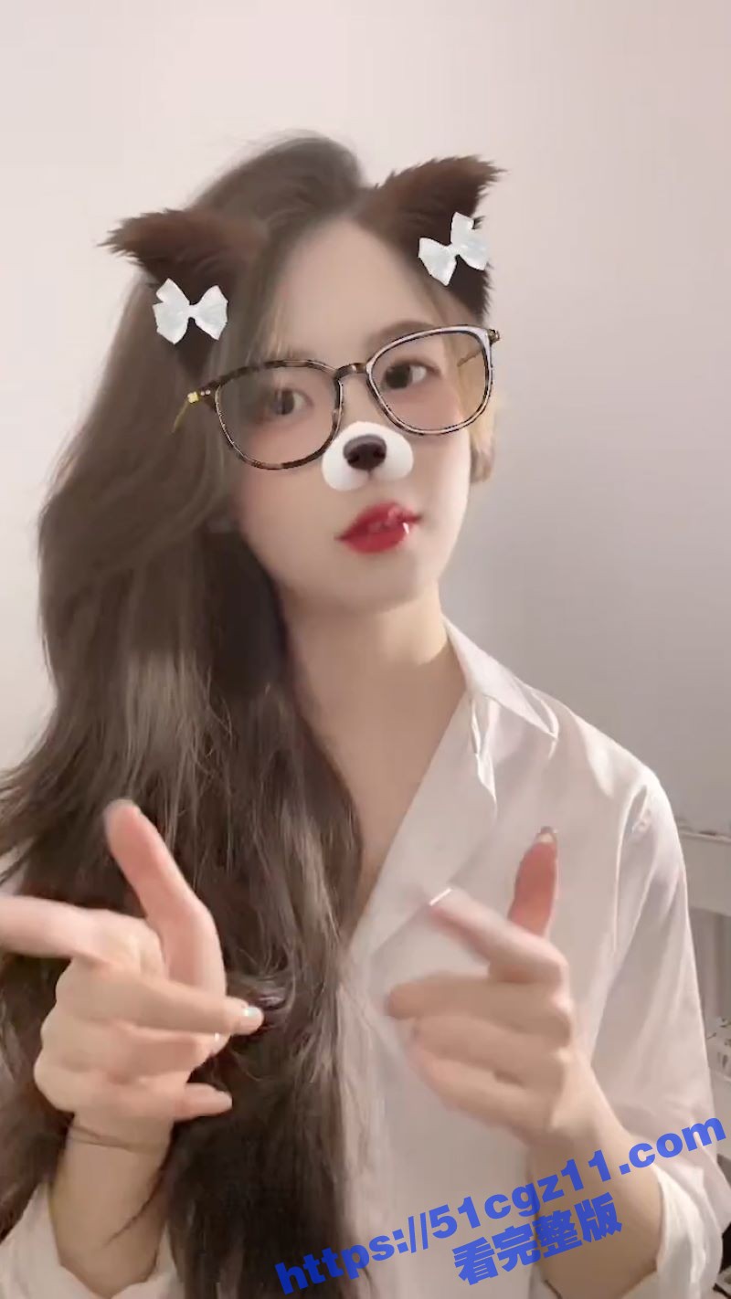 四川旅游学院清纯嫩妹 何奕萱 露脸裸聊泄露 风骚身姿像极了饥渴母狗 对着镜头大方脱衣服被录屏！ - 51吃瓜网-51吃瓜网